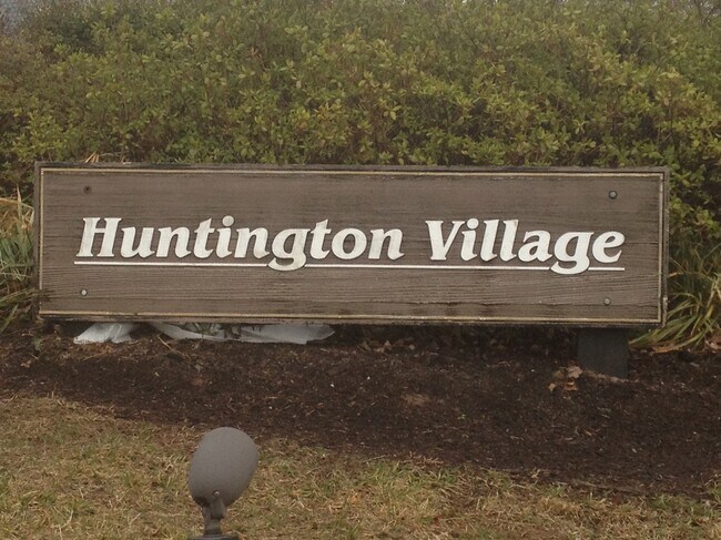 Huntington Village - 124 Harvest Dr
