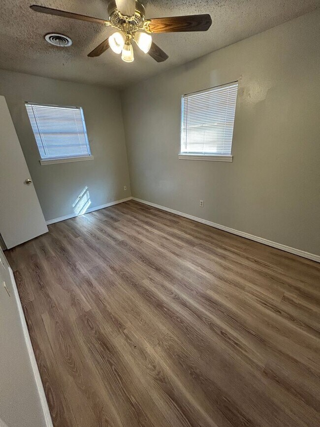 Foto del edificio - 1610 58th St