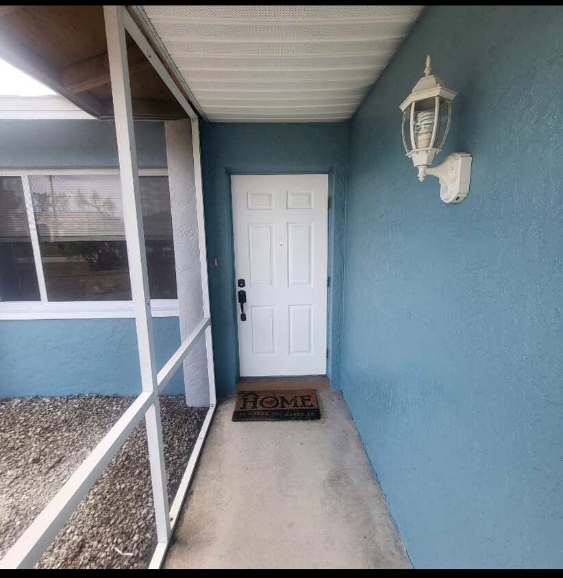 Primary Photo - 208 SE 4th Pl