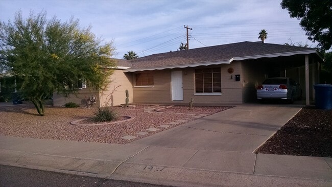 Photo - 1427 W 7th St House