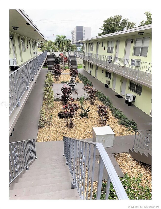 17 NE 2nd Ave Unit 106, Dania Beach, FL 33004 Condo for Rent in Dania