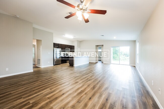 Foto del edificio - 4018 29th ST SW