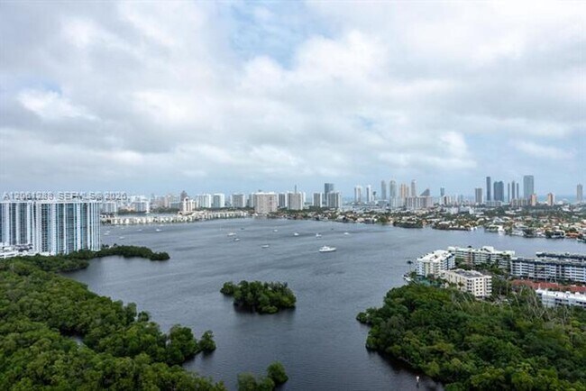 Foto del edificio - 16385 Biscayne Blvd