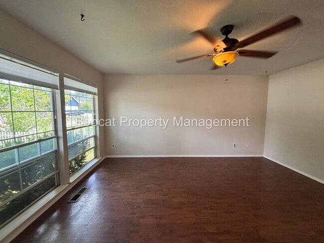 Foto del edificio - 1650 Walker Dr