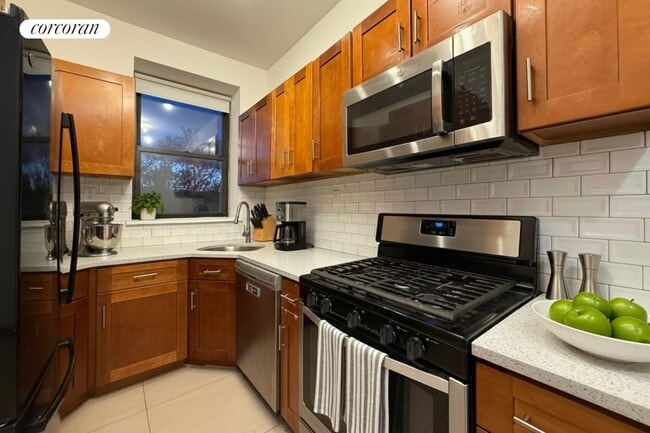 Building Photo - 373 Tompkins Ave