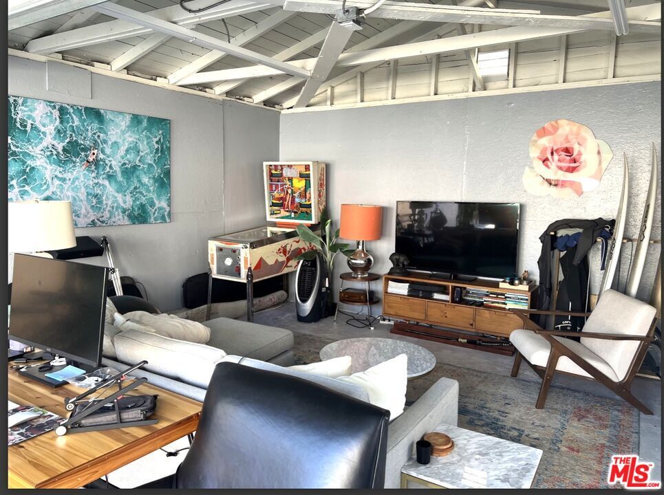 Foto principal - 3125 Stanford Ave