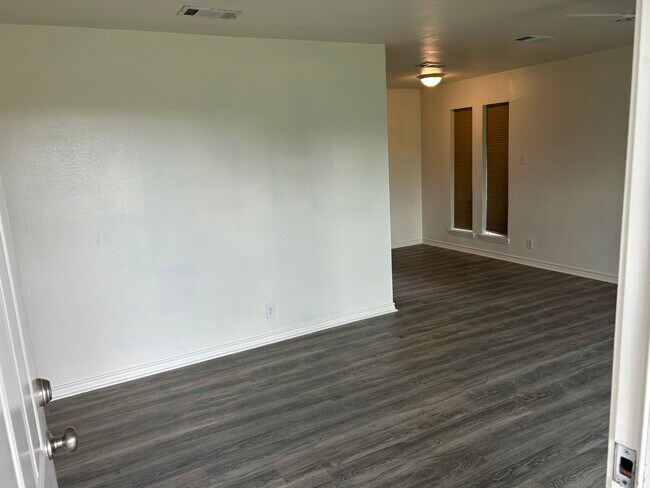 Foto del edificio - 2706 N Hickory St