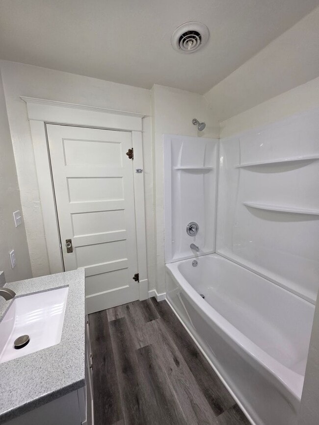 Foto del edificio - 1350 Winnebago Ave