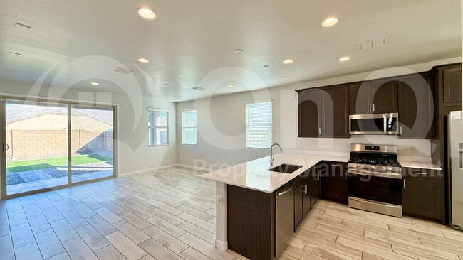 Building Photo - 2548 W Hidalgo Ave