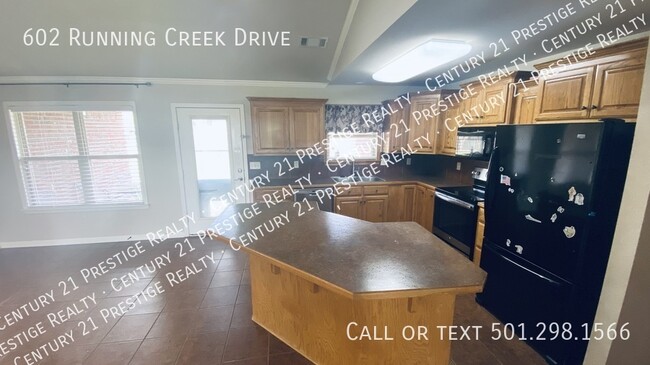 Building Photo - 602 Running Creek Dr