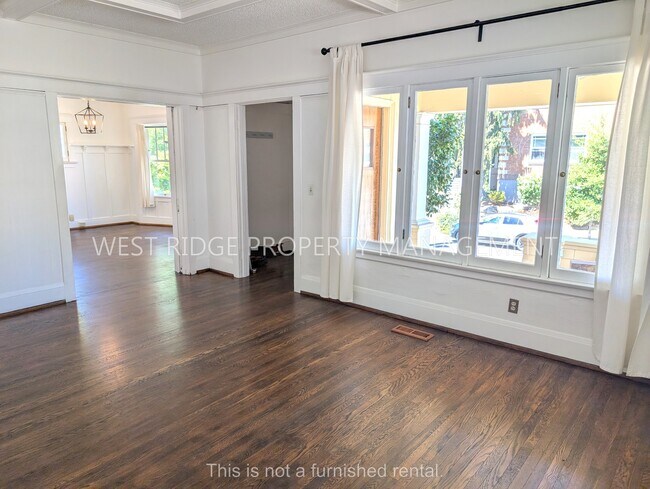 Building Photo - 1526 NE Schuyler St