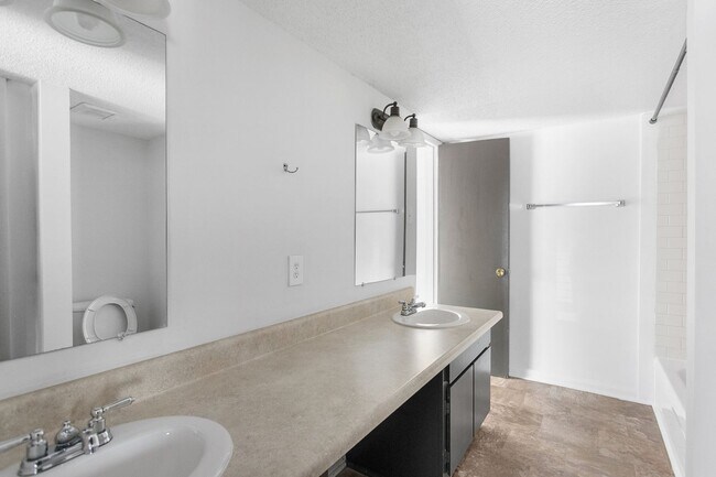 Interior Photo - Carolisa