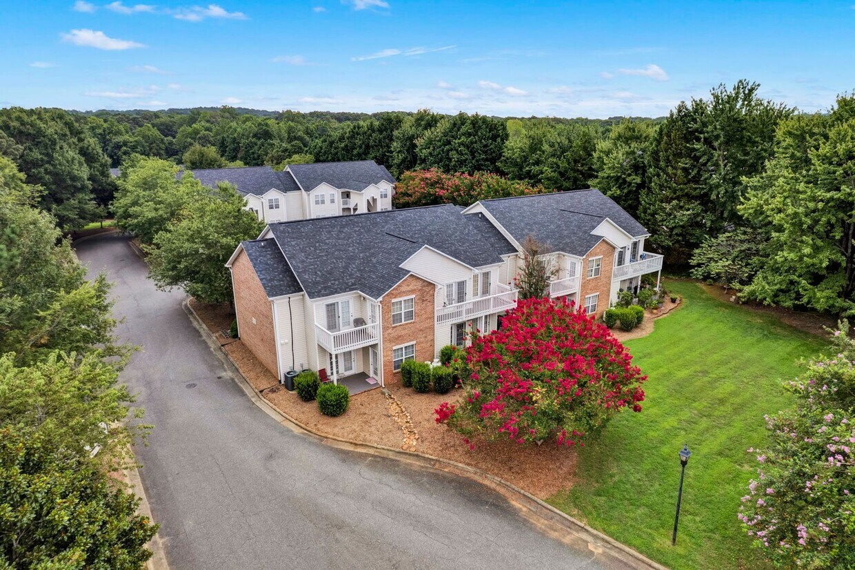 Foto del edificio - Village of Moss Creek Apartments