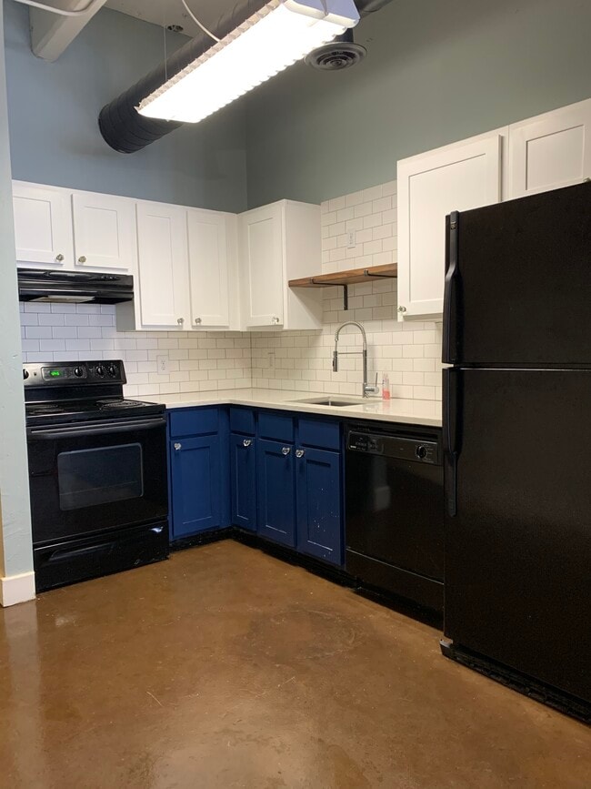 Building Photo - 408 S Front St