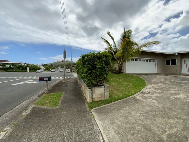 Building Photo - Single level, Single Family Home in Kailua