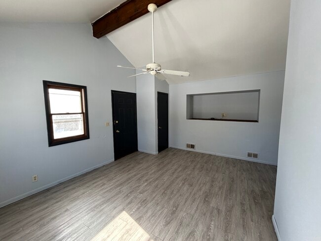 Building Photo - 214 N California Ave
