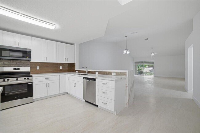 Building Photo - 4112 Pine Ridge Ln