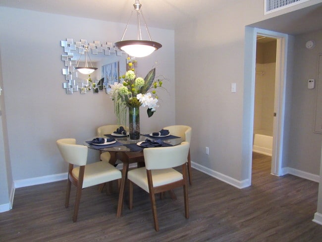 Building Photo - The Flats at Veranda Ridge