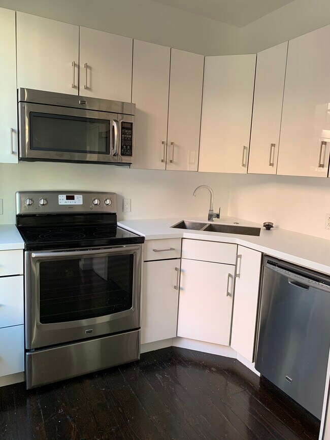 kitchen - 253 N 3rd St
