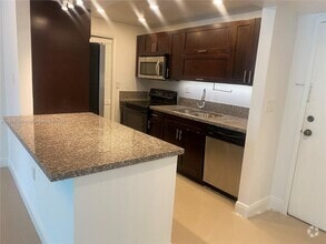 Building Photo - 100 Lakeview Dr