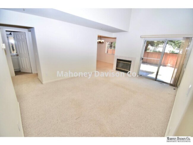 Building Photo - 1728 Zinfandel Dr