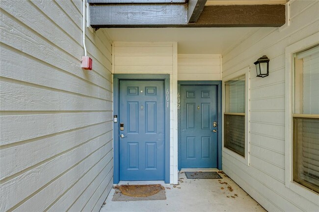 Foto del edificio - 6000 Shepherd Mountain Cove