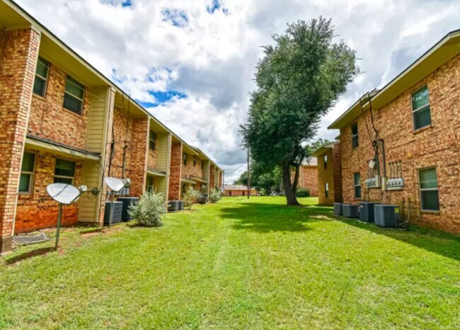Foto del edificio - 160 Gibson Rd