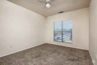 2BR, 2BA - 1,030SF - Kensington Park