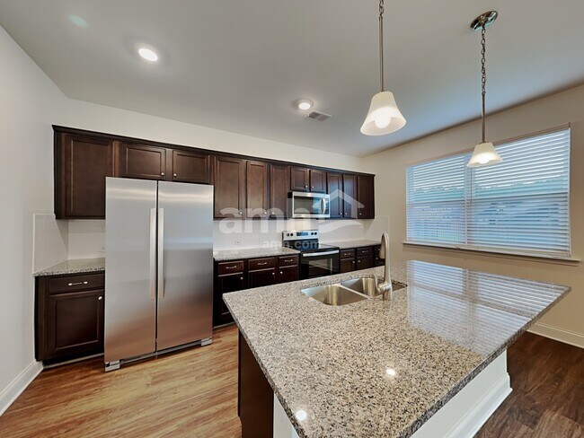 Foto del edificio - 6210 Bridlewood Ln