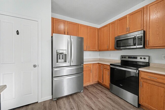 Foto del edificio - End Unit 3 Bedroom 2 Bath Townhome in Commerce City!