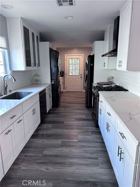 Foto del edificio - 14671 Clymer St