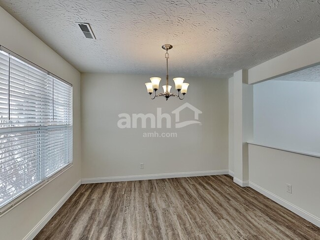 Building Photo - 3202 Meadoway Ct