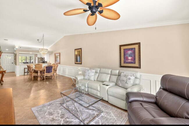 Foto del edificio - 2202 Hidden Lake Dr