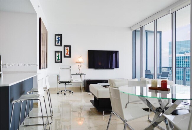 Foto del edificio - 1300 Brickell Bay Dr