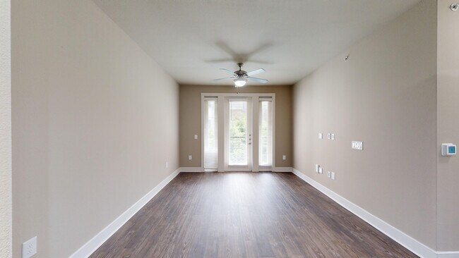 Interior Photo - Savoye