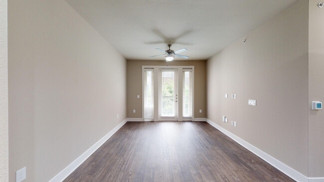 Interior Photo - Savoye