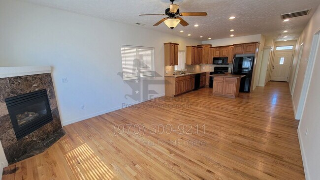 Foto del edificio - 555 Garden Grove Ct