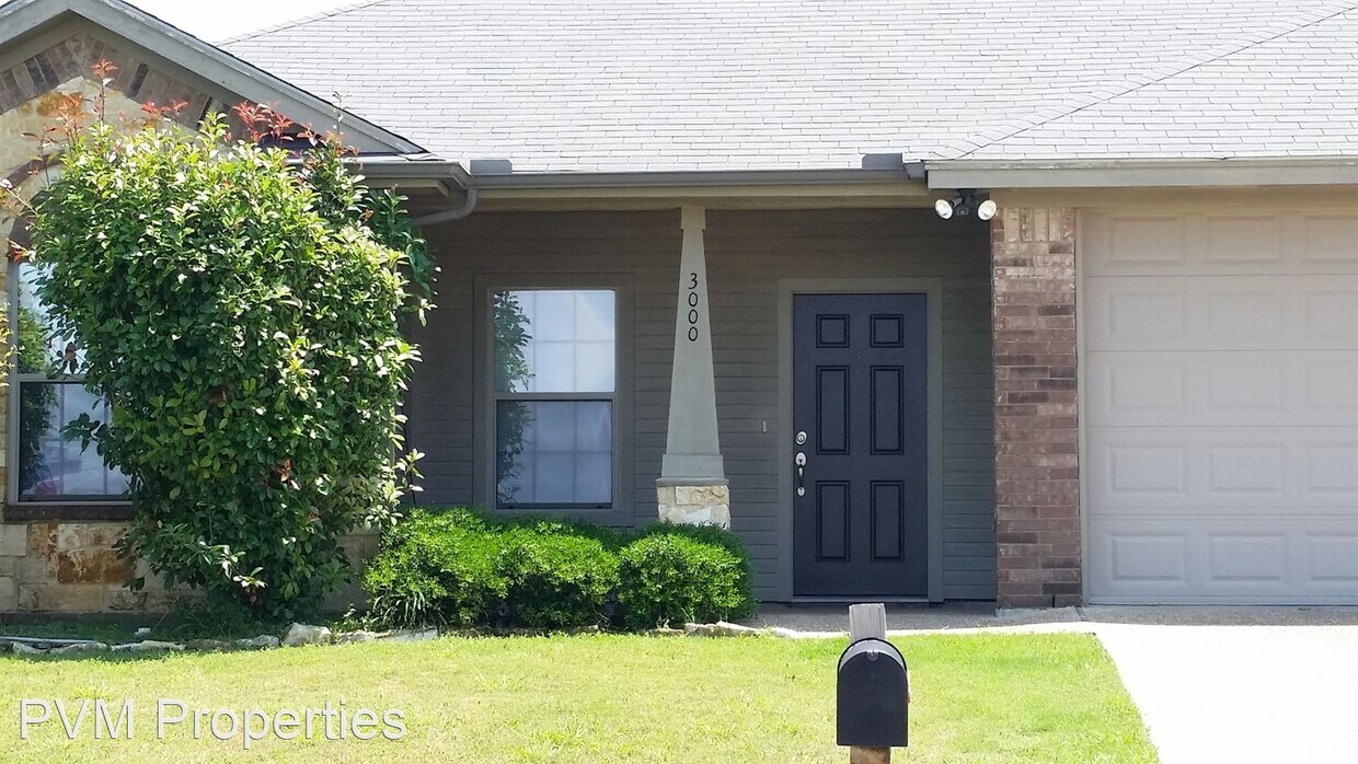 Primary Photo - 3 br, 2 bath Apartment - 3000 Breton