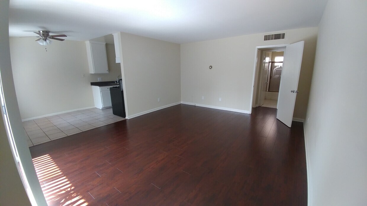 Primary Photo - 1134 E Elk Ave