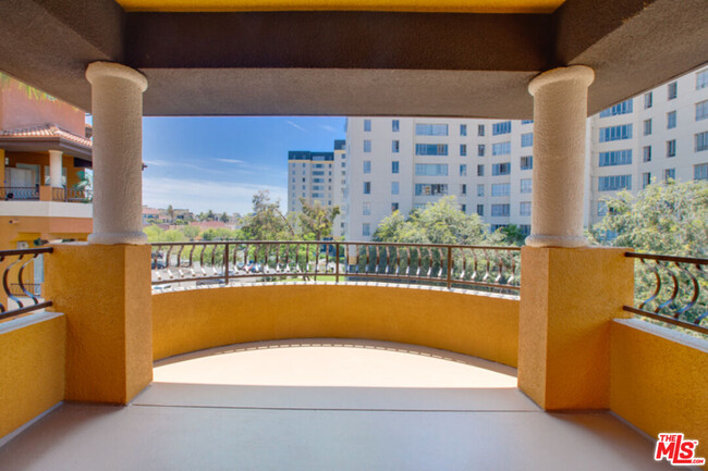 Foto del edificio - 348 Hauser Blvd