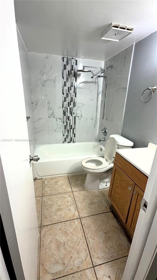 Foto del edificio - 3470 Foxcroft Rd