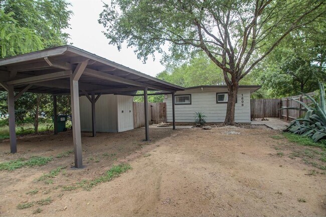 Foto del edificio - 1608 Boyd Ln