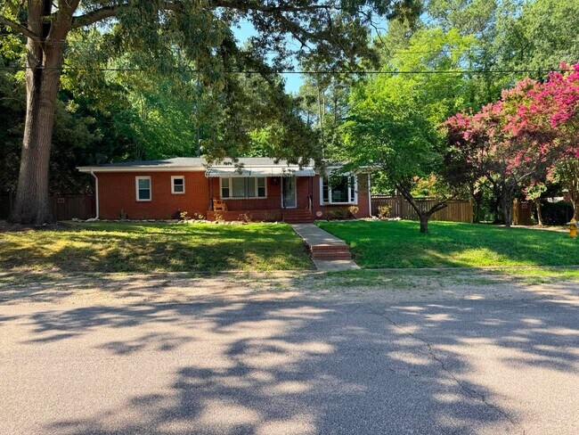 Foto del edificio - 3316 Dogwood Dr