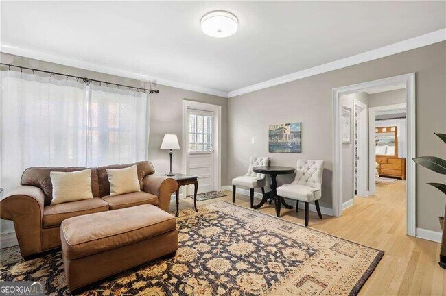 Building Photo - 4810 Lake Forrest Dr NE