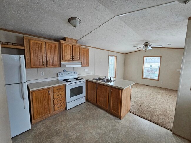 Unit 3 — AVAILABLE - 115 Sharon Rd