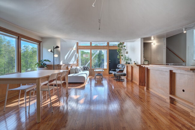 Dining Area - 300 John Lemley Ln