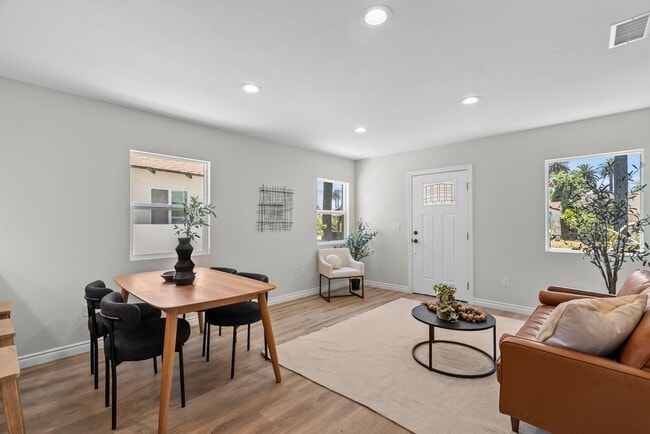 Foto del edificio - 1745 W 39th St