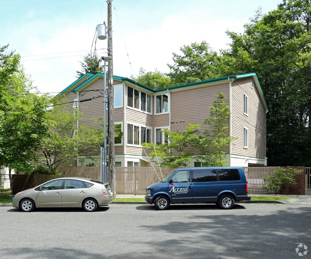 Primary Photo - The Discovery Apartments