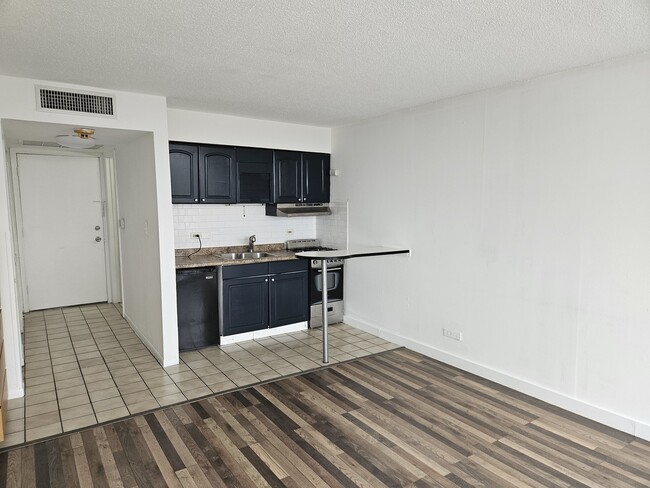 Foto del edificio - 7234 W North Ave