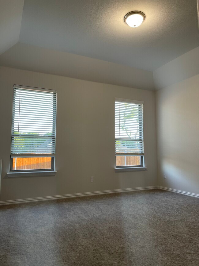 Building Photo - 153 Cole Ln